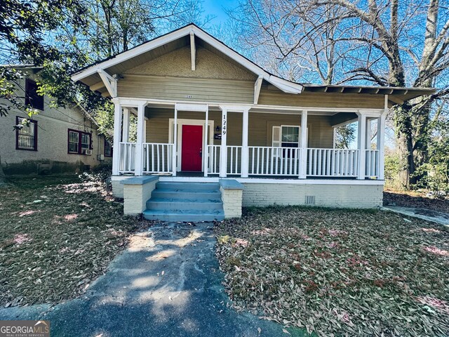 view of front of property featuring covered porch