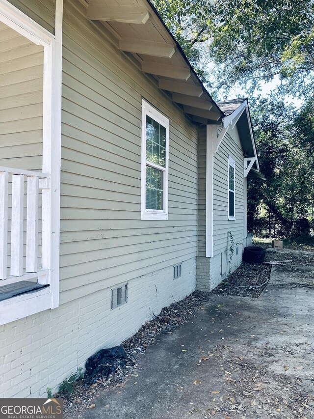 view of front of property with covered porch