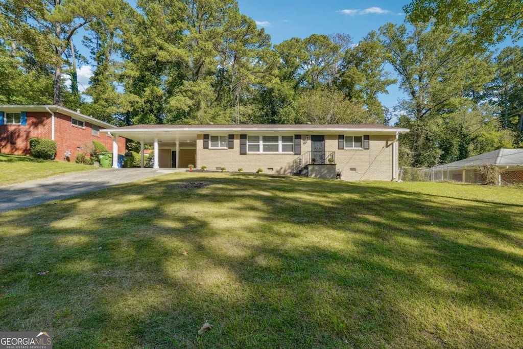 single story home featuring a front yard and a carport