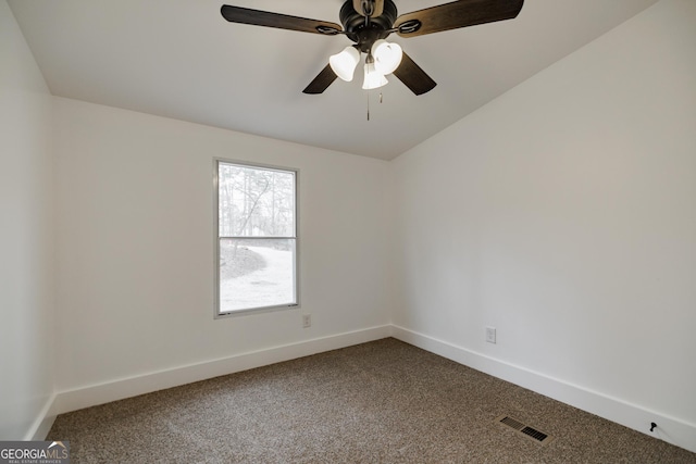 carpeted empty room featuring ceiling fan