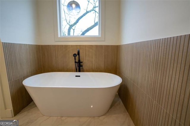 bathroom with a bathtub