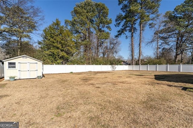 view of yard featuring a storage unit