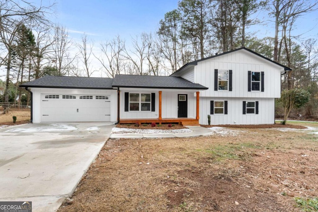 85 Hickory Dr, Stockbridge, GA 30281 - view of front facade with a porch and a garage