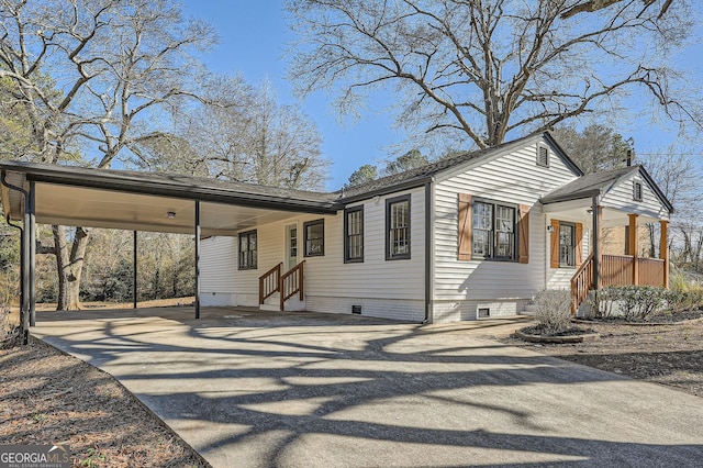 view of front of house featuring a carport