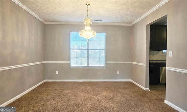 spare room with an inviting chandelier, ornamental molding, carpet, and a textured ceiling