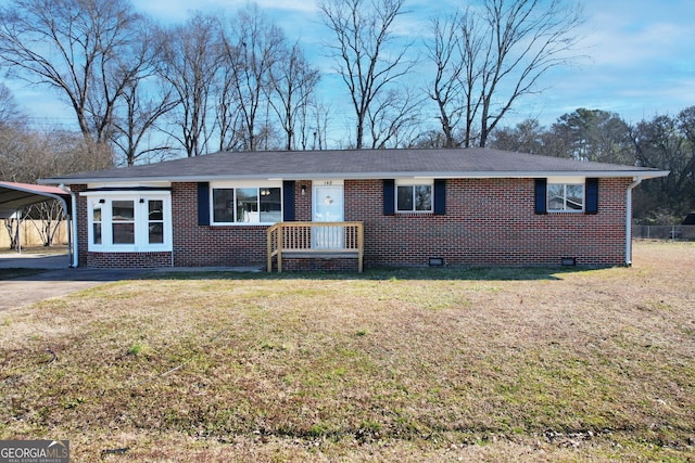 single story home with a front lawn