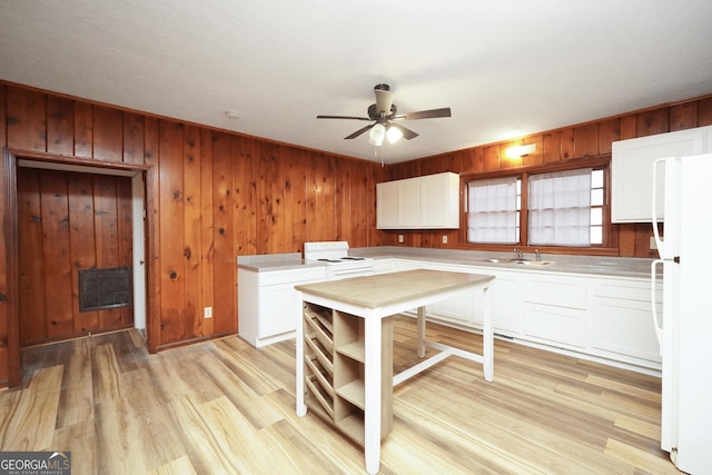 kitchen featuring sink, white appliances, ceiling fan, light hardwood / wood-style floors, and white cabinets