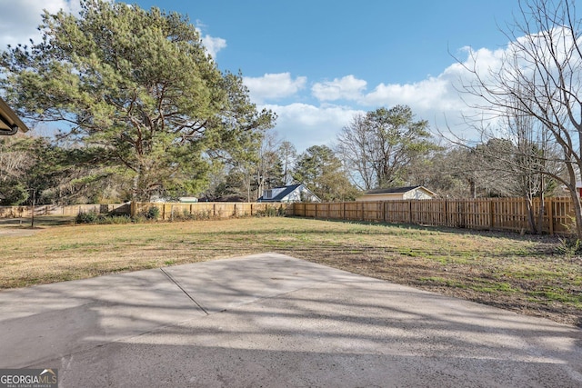 view of yard featuring a patio