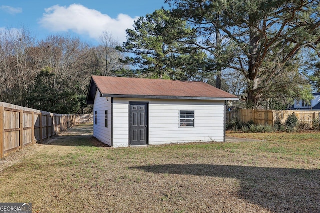 view of outdoor structure featuring a yard