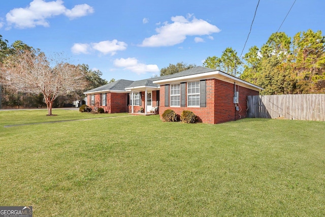 single story home featuring a front yard