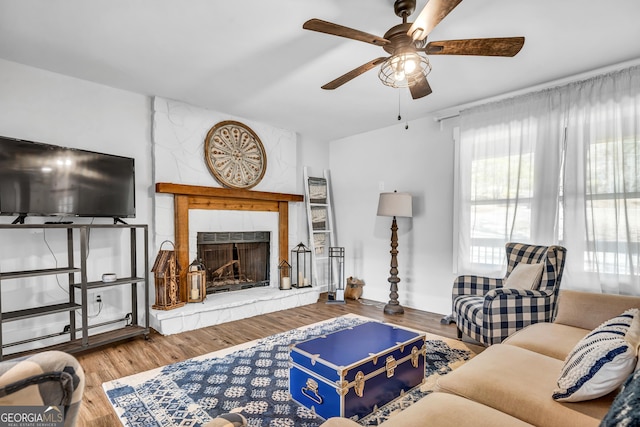 living room featuring hardwood / wood-style flooring and ceiling fan