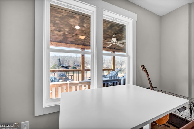 dining room with ceiling fan