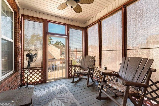 sunroom featuring ceiling fan