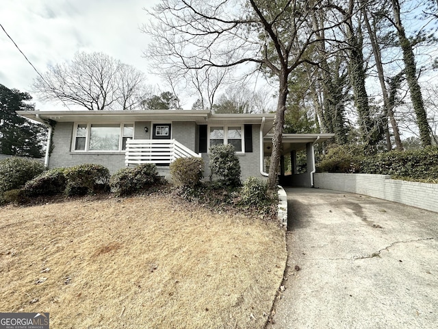 view of front facade with a carport