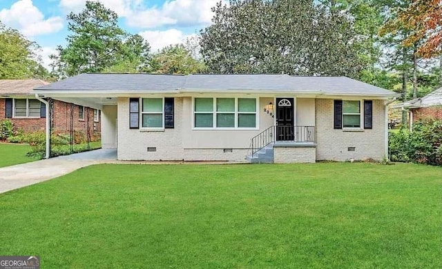 ranch-style home featuring a front lawn and a carport