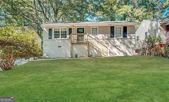 view of front facade featuring a front yard