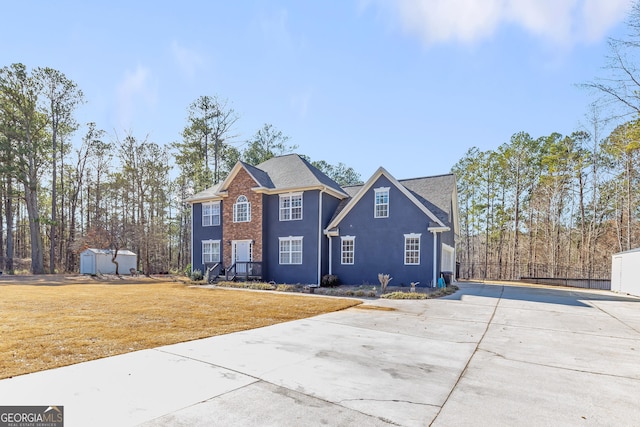 view of front of house featuring a shed and a front yard