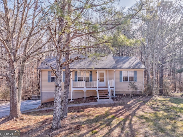 ranch-style house featuring covered porch