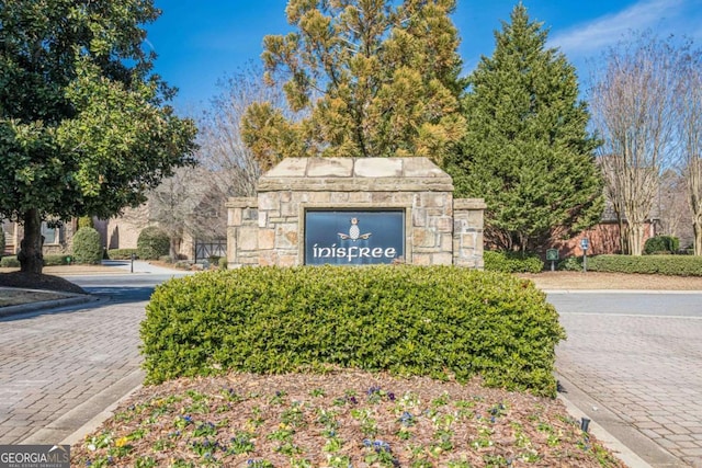 view of community / neighborhood sign