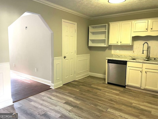 kitchen featuring sink, crown molding, dishwasher, light hardwood / wood-style floors, and white cabinets