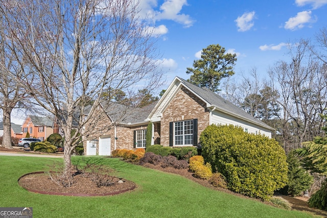 view of front facade featuring a garage and a front yard