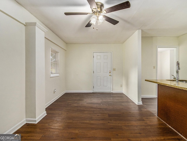 foyer with sink, dark hardwood / wood-style floors, and ceiling fan