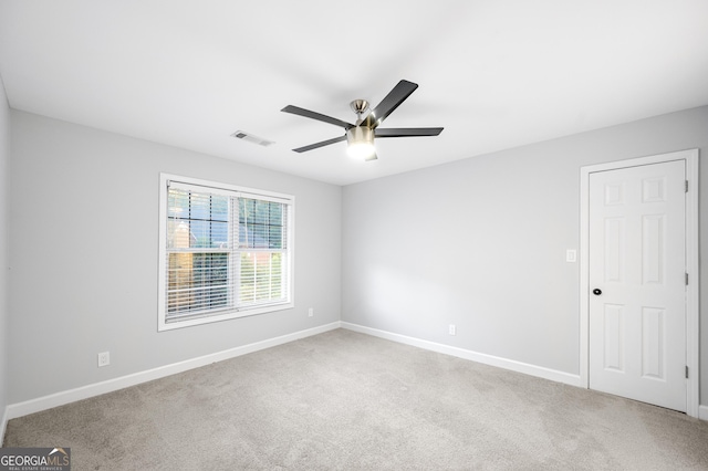 carpeted empty room featuring ceiling fan