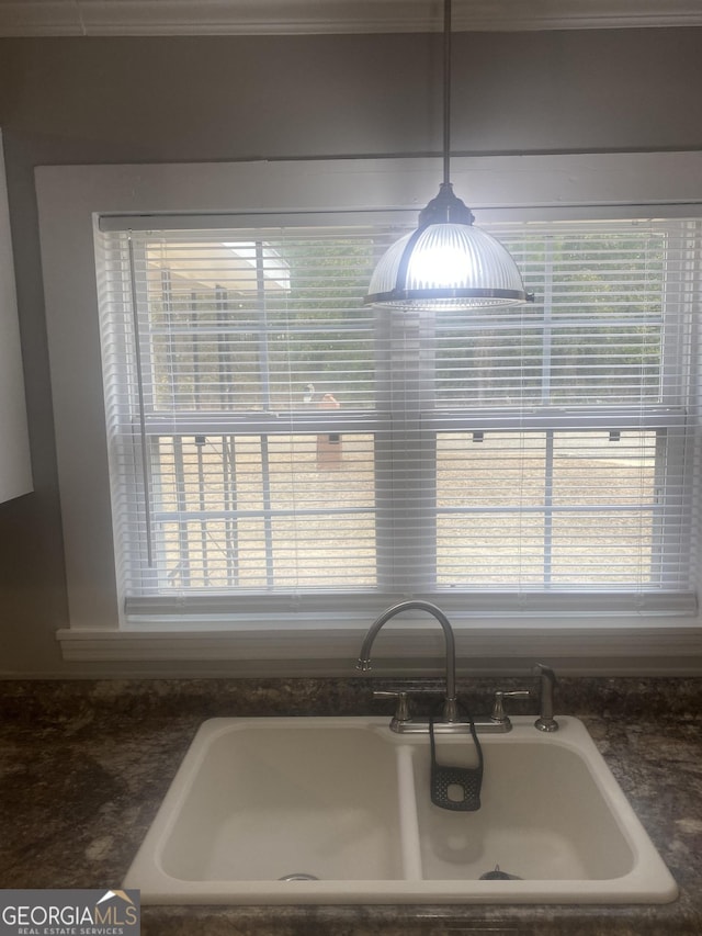 details featuring sink and hanging light fixtures