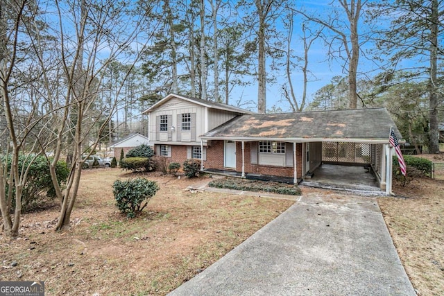 split level home featuring a carport and a front lawn