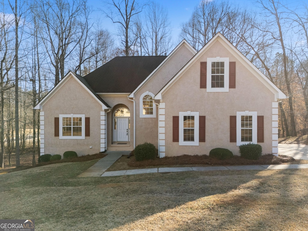 view of front property featuring a front yard