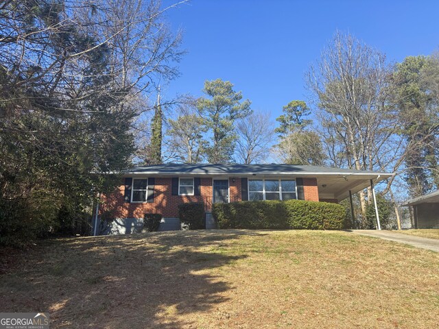 ranch-style house featuring a front yard and a carport