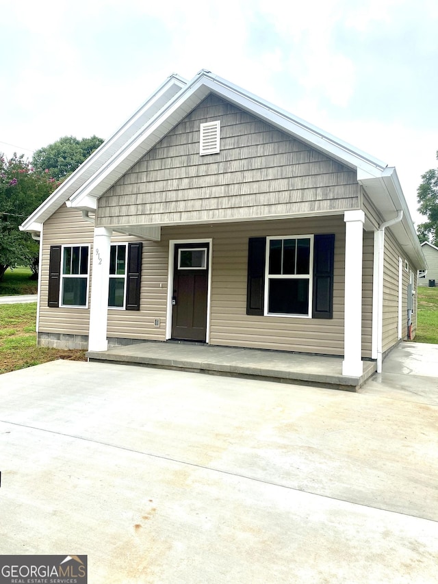 view of front of house featuring covered porch