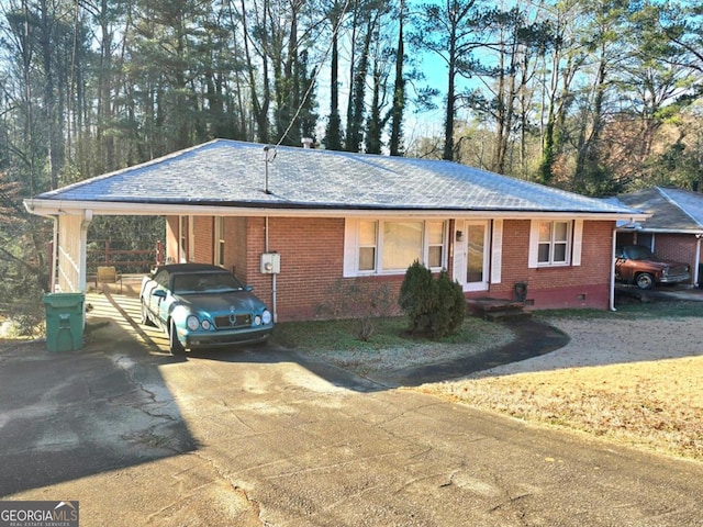 single story home with a carport