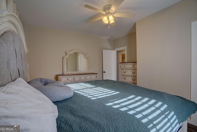 bedroom with ceiling fan