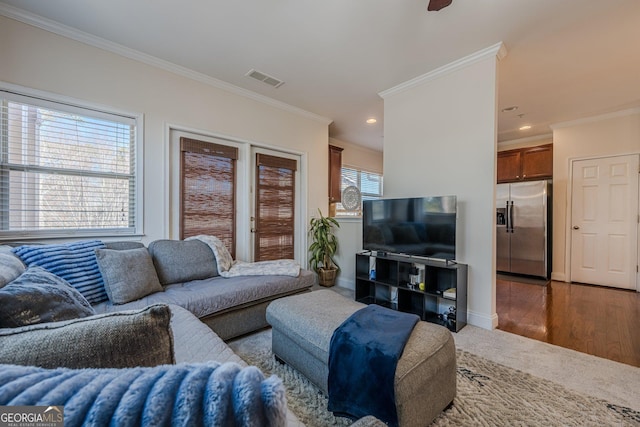 living room with baseboards, visible vents, ornamental molding, wood finished floors, and recessed lighting