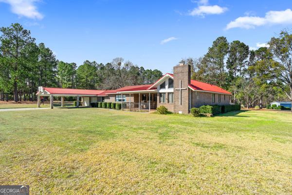 back of house with a lawn