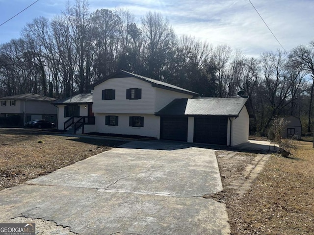 view of front of house featuring a garage