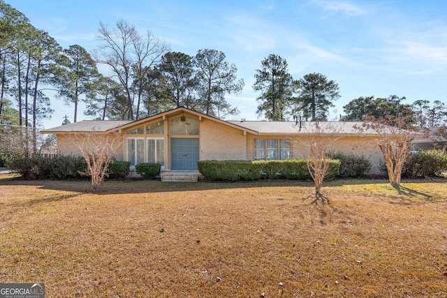 ranch-style home featuring a front yard