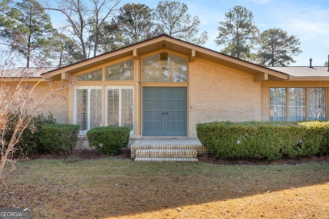 entrance to property with a yard