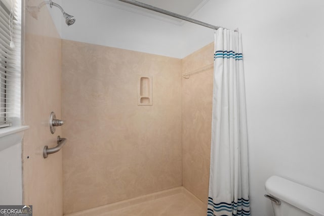 bathroom featuring toilet and a shower with curtain