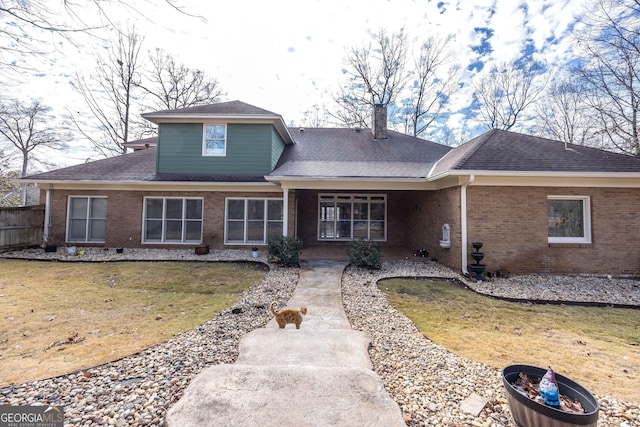 view of front of property with a front yard