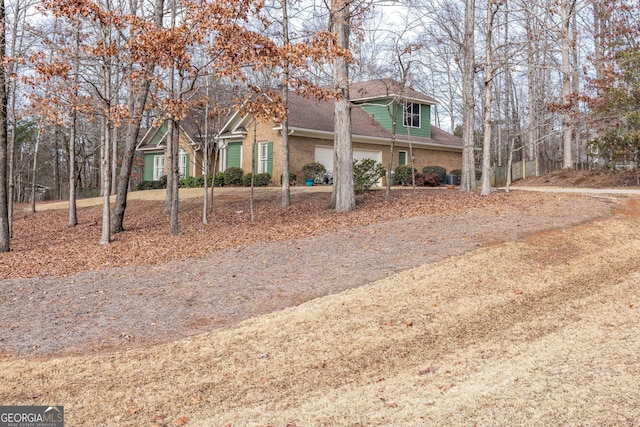 view of front facade featuring a garage