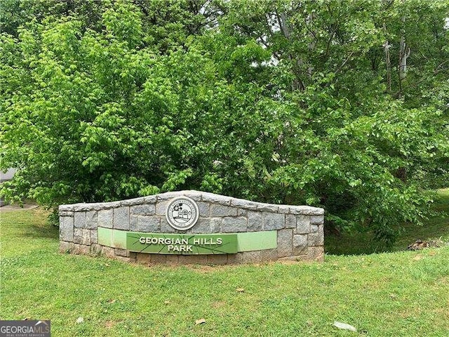 community sign featuring a lawn