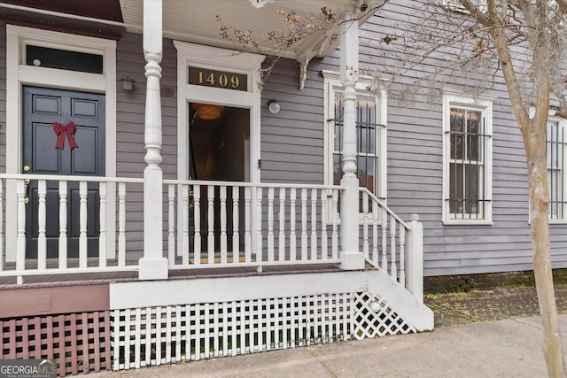 doorway to property with covered porch