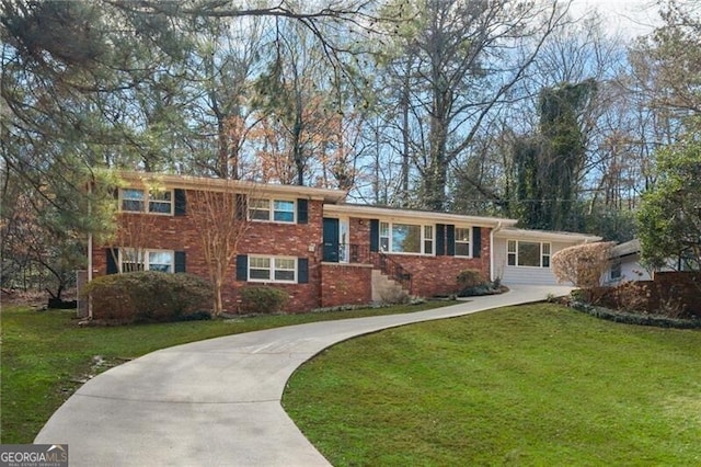 view of front of house with a front lawn