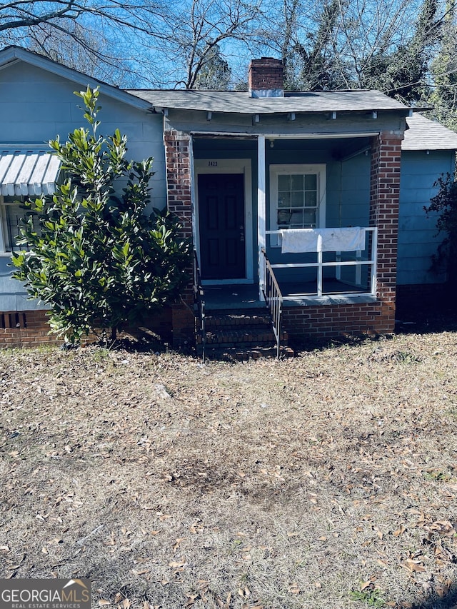 view of front of property featuring a porch