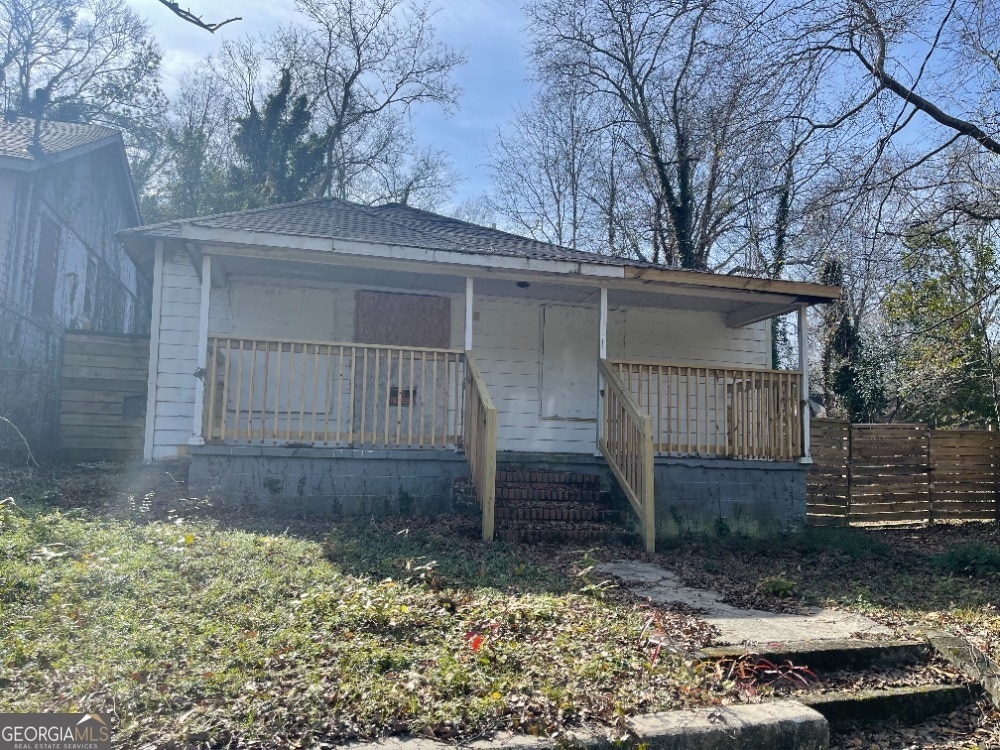 view of front of house featuring covered porch