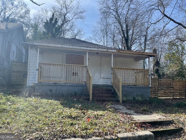 view of front of house featuring covered porch