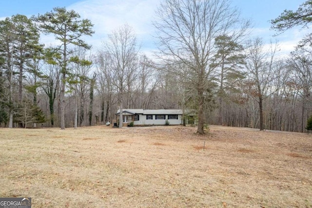 view of front of property with a front lawn