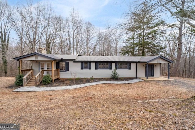 single story home with a porch